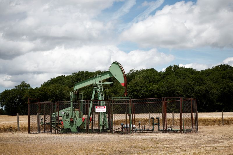 Oil prices dip as investors fret over demand outlook