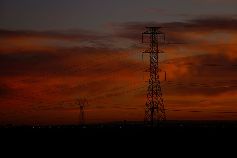 Rising cooling demand to keep coal plants online this year, IEA says