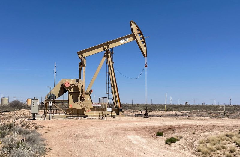 Oil prices steady as OPEC sticks to oil policy