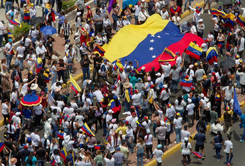 Venezuela’s oil industry operating normally amid election protests