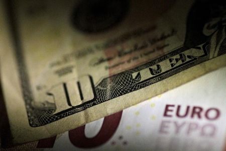 Dollar stabilizes, euro rebounds after selloff