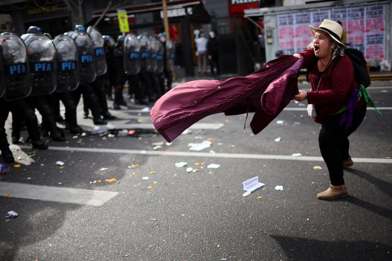 Clashes outside Argentina Congress after pension hike blocked