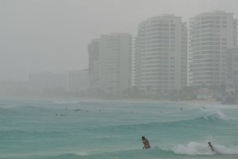 Storm Helene to hit Cuba, reach hurricane-force in Florida