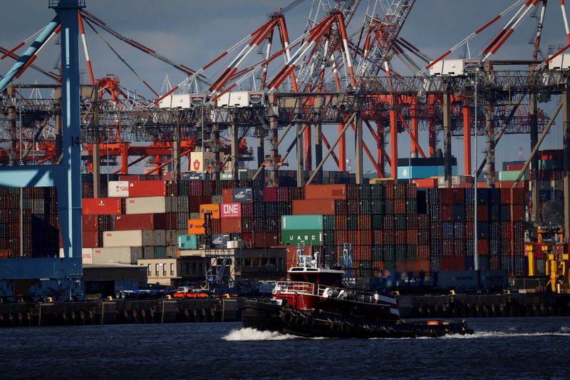 White House urges union, employers to negotiate for new ports contract