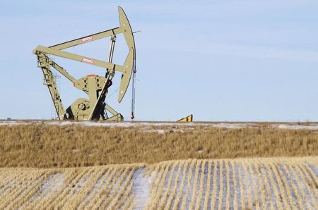 Oil prices tick lower; Chinese stimulus could prompt positive week