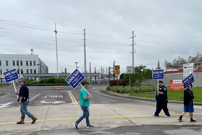 US labor board judge rules Exxon’s Texas refinery union lockout was legal