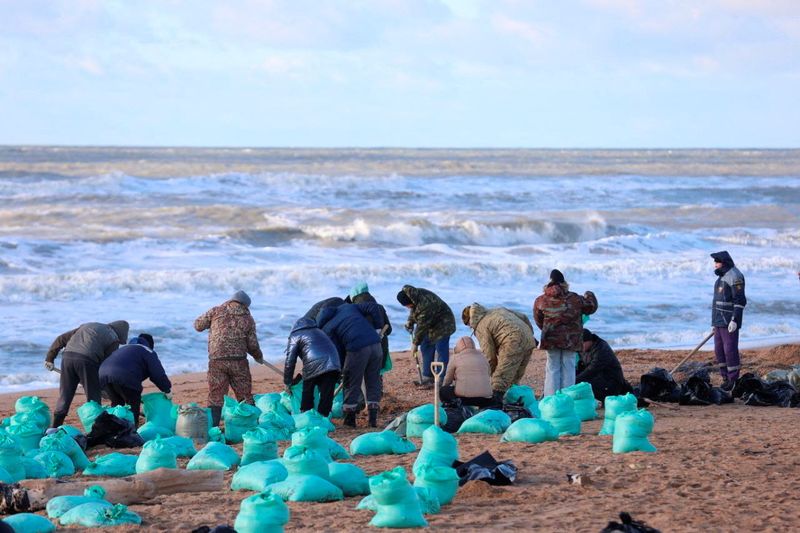 ‘Oil is everywhere’: Russians tackle Black Sea spill