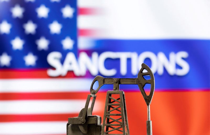 US plans more sanctions on tankers carrying Russian oil, sources say