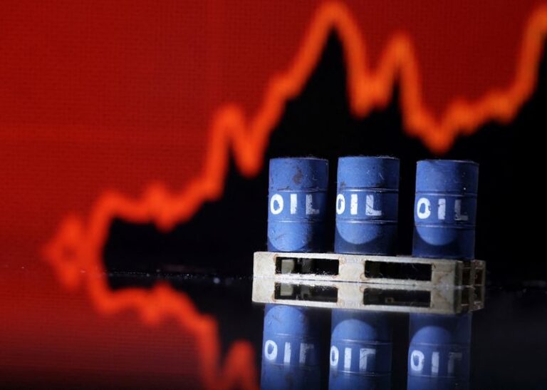 Oil prices little changed as markets weigh demand against US inventories